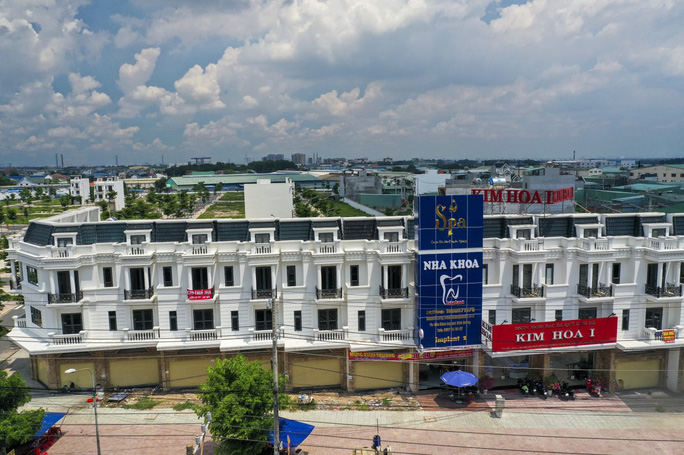 "Điểm[-]mặt"[-]cán[-]bộ[-]sai[-]phạm[-]trong[-]kết[-]luận[-]phân[-]lô,[-]bán[-]nền[-]ở[-]Thuận[-]An[-]-[-]Bình[-]Dương
